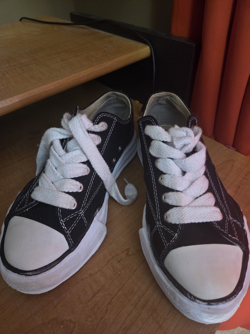 Men's Black Low-Top Canvas Sneakers with White Laces Size 43